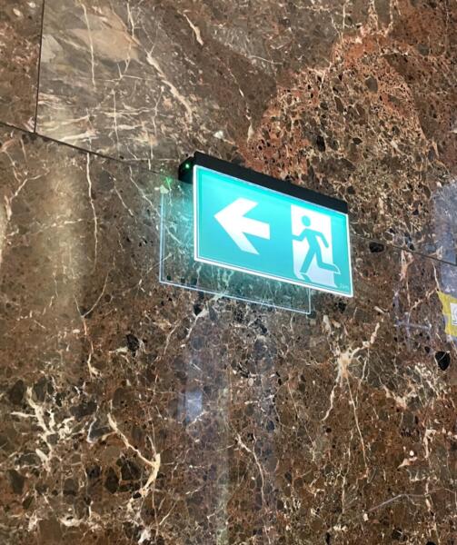 K9R432/1-AX0 directional pictogram